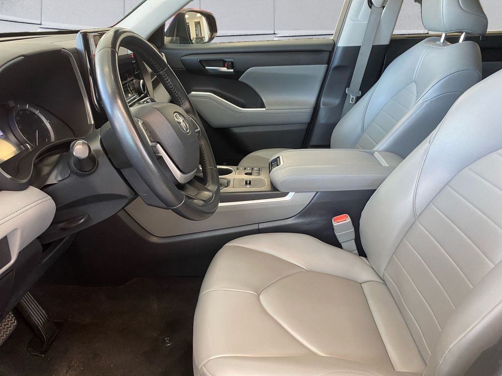 2023 Toyota Highlander XLE photo 7
