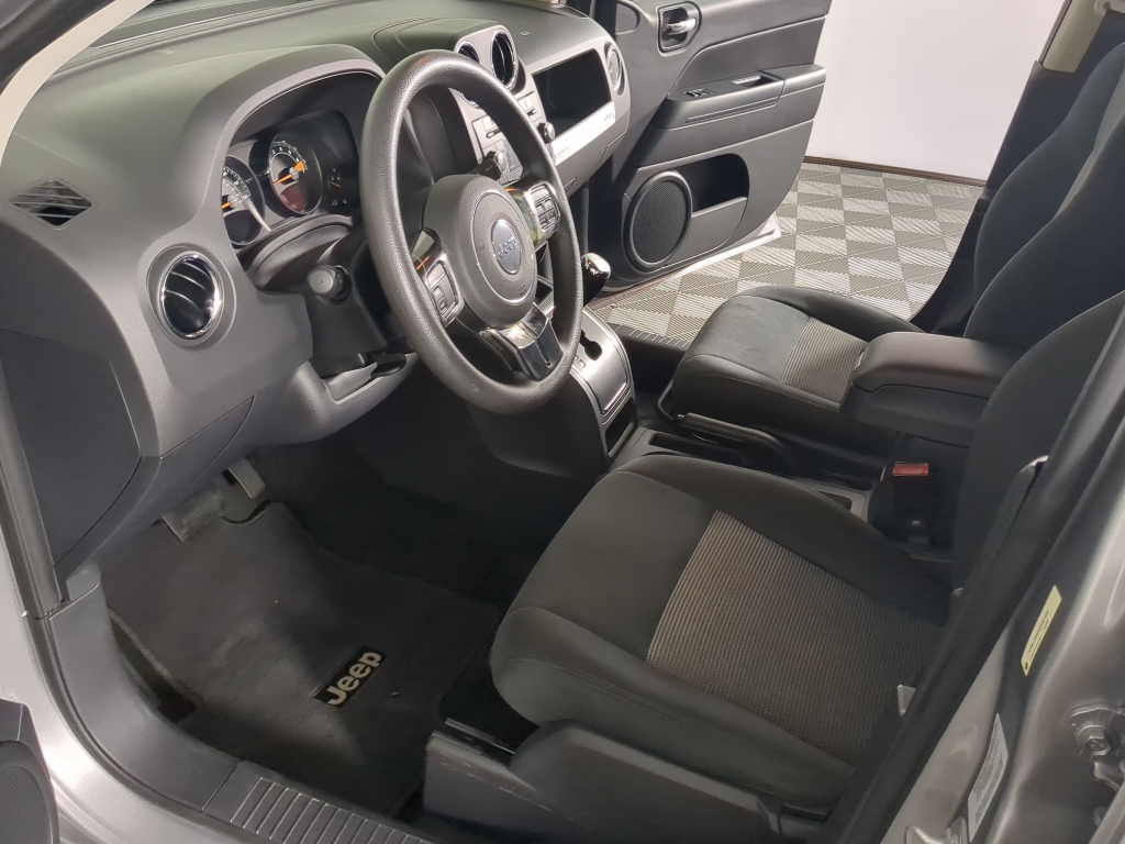 2016 Jeep Compass Sport photo 9