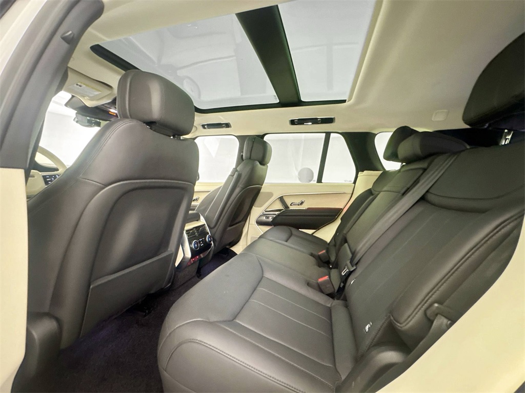 2023 Land Rover Range Rover SE photo 22