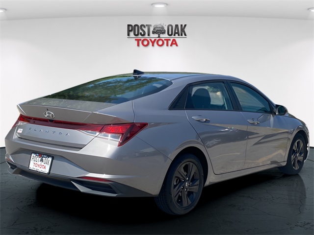 2022 Hyundai Elantra SEL photo 6