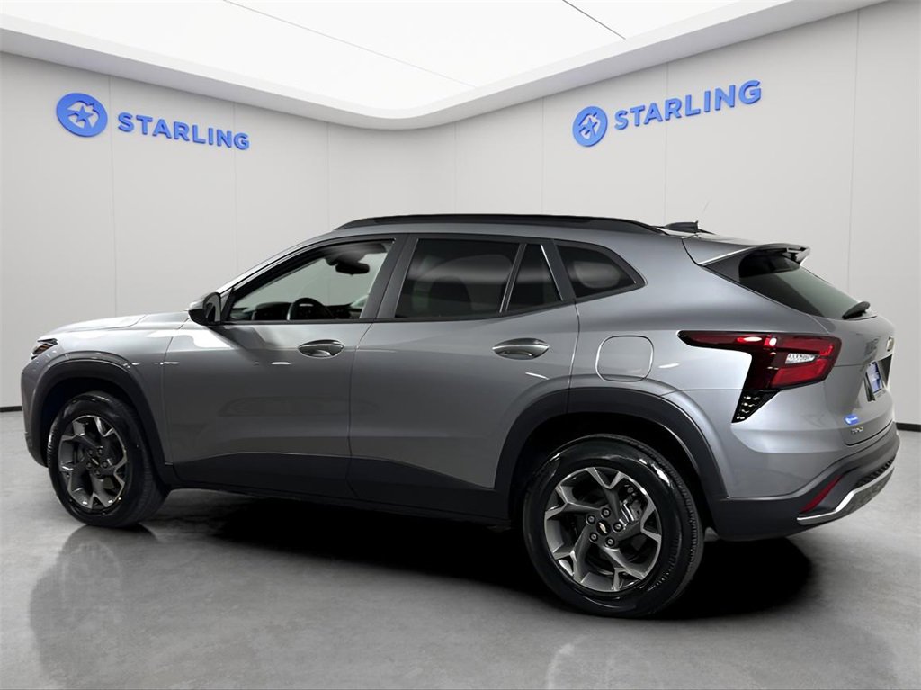 2024 Chevrolet Trax LT photo 3