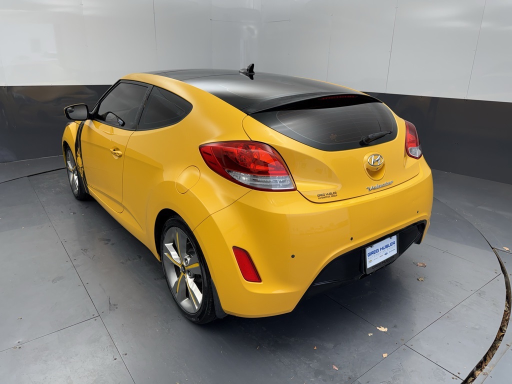 2016 Hyundai Veloster Base photo 2