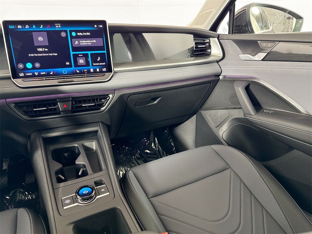 2025 Volkswagen Tiguan SE photo 8
