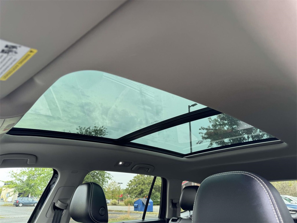 2022 Volkswagen Atlas SEL photo 3