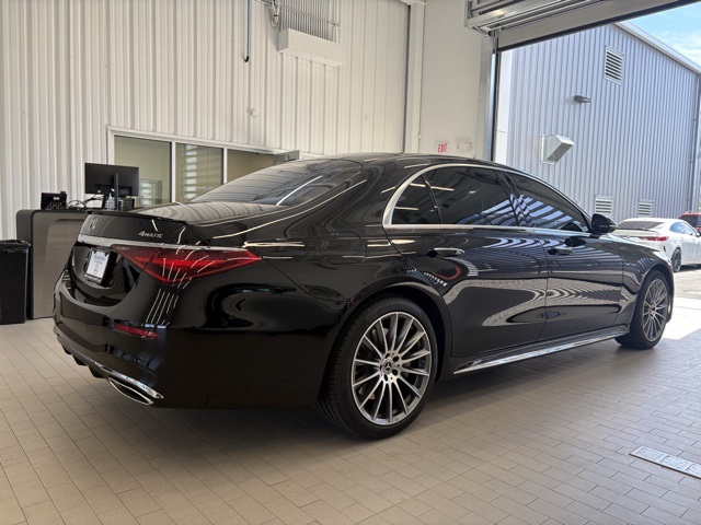 2025 Mercedes Benz S 580 4MATIC photo 2