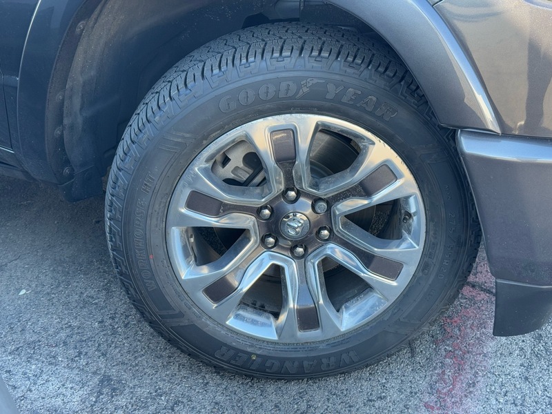 2022 Ram 1500 Limited photo 2