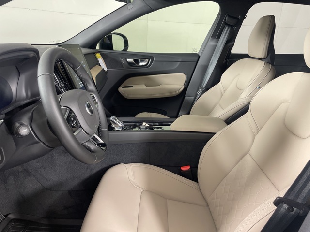 2026 Volvo XC60 T8 Plus photo 19