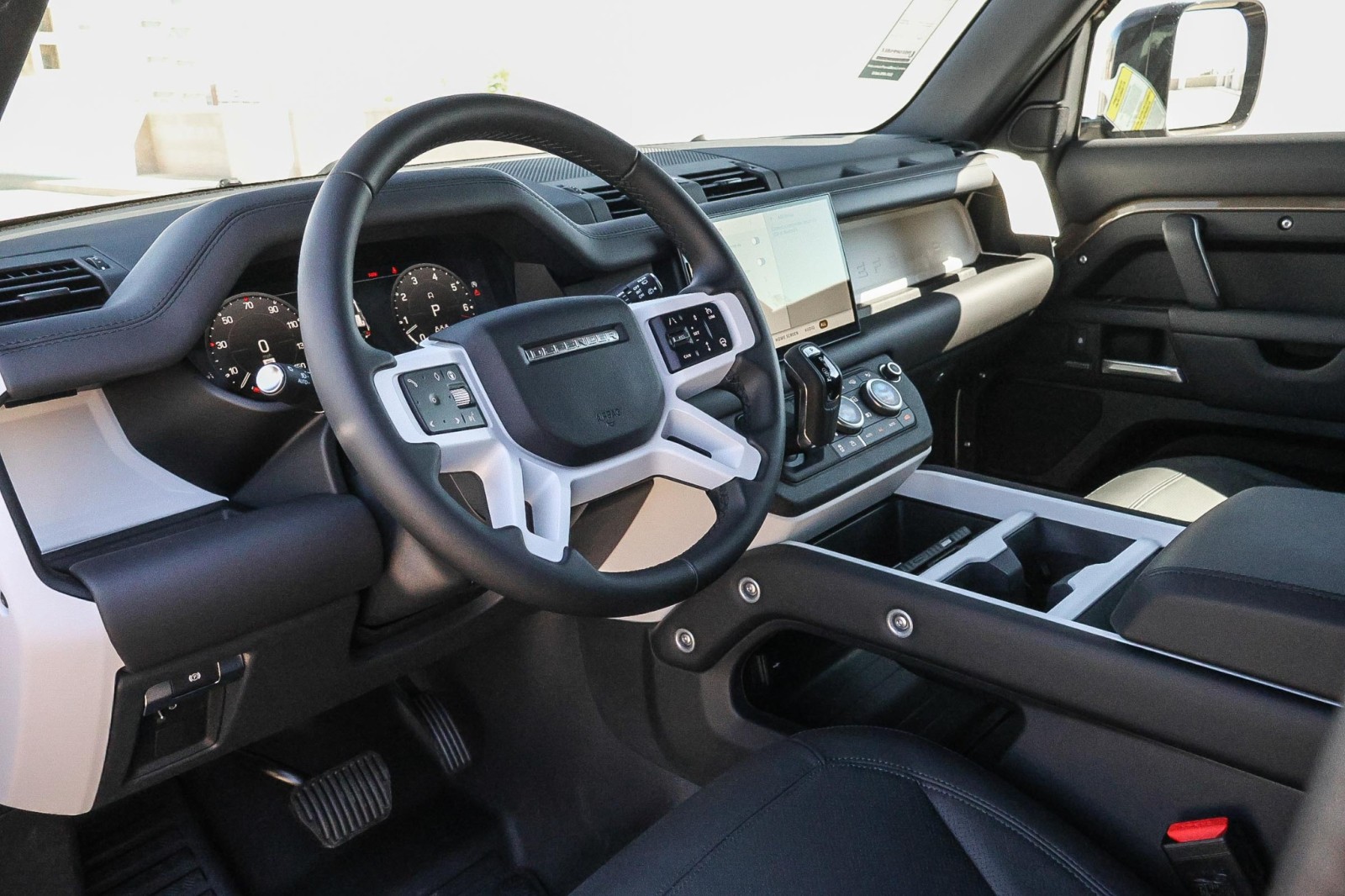 2025 Land Rover Defender 110 X-Dynamic SE photo 17