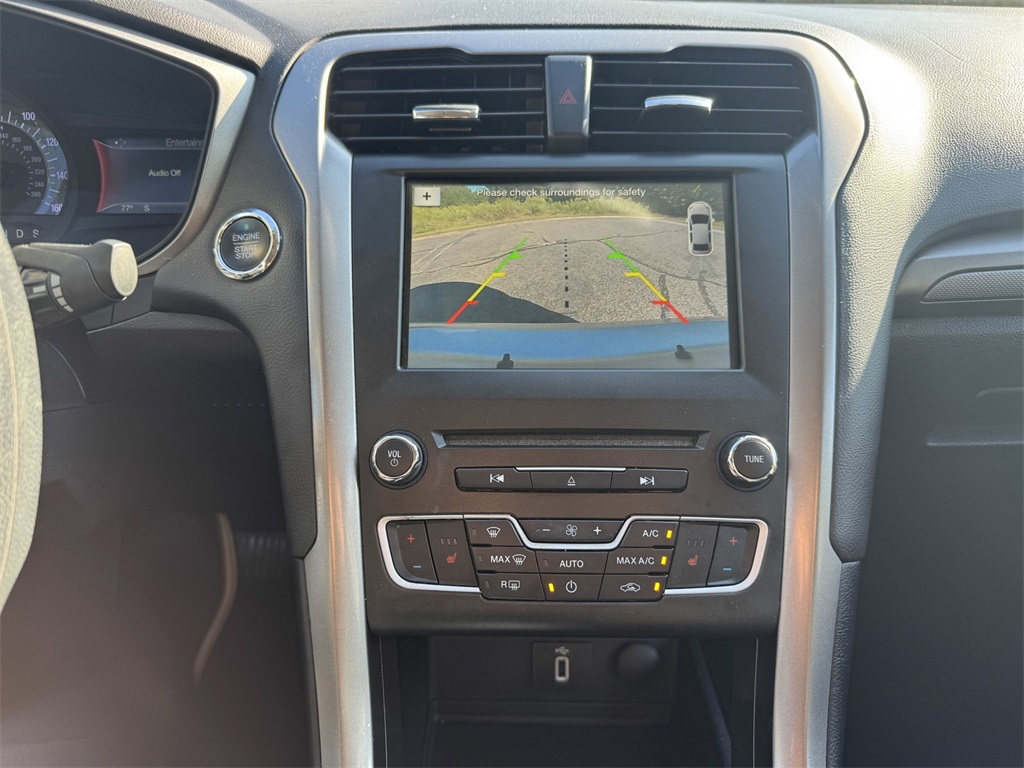 2018 Ford Fusion SE photo 24