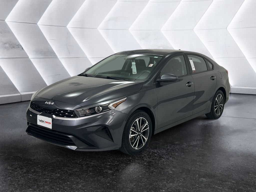 2023 Kia Forte LXS photo 3