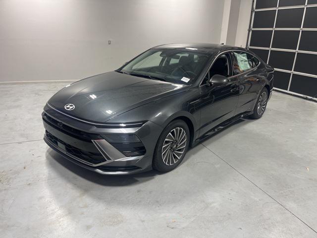 2025 Hyundai Sonata Hybrid Limited photo 3