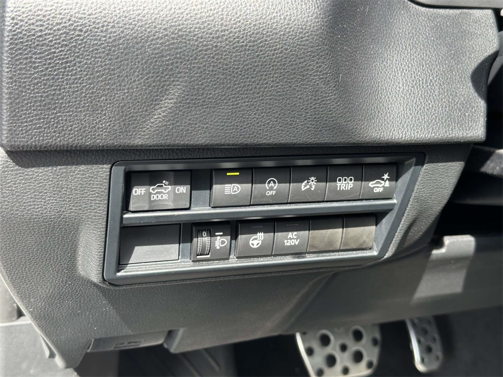 2023 Toyota Tundra SR5 CrewMax photo 17