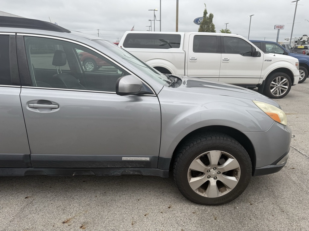 2010 Subaru Outback 3.6R photo 11