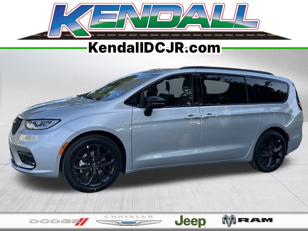 2026 Chrysler Pacifica Select's photo