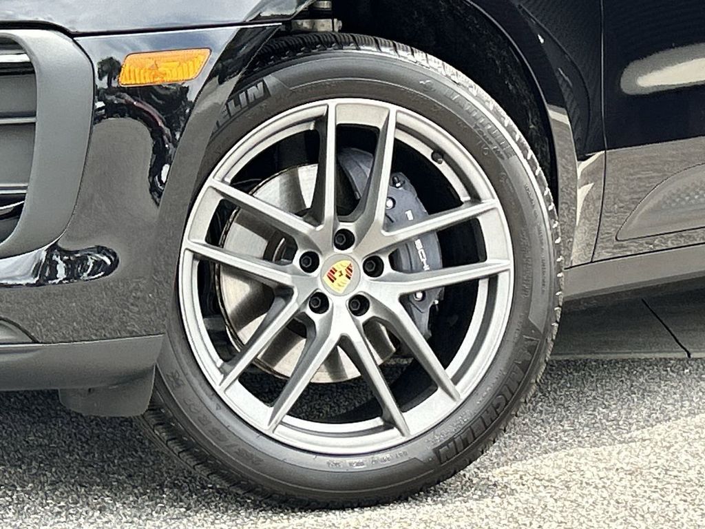 2025 Porsche Macan Base photo 14