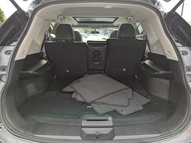 2016 Nissan Rogue SL photo 23