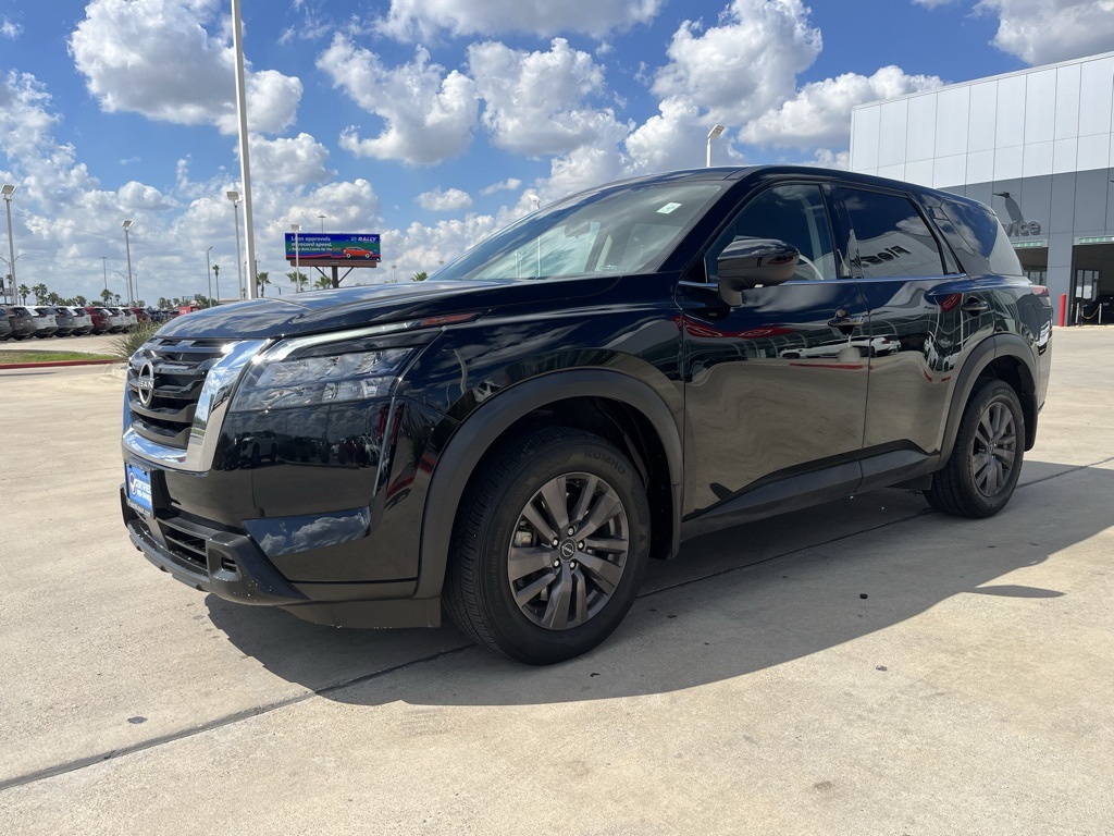 2023 Nissan Pathfinder S photo 3