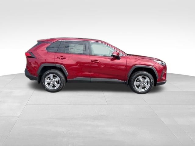 2025 Toyota RAV4 XLE photo 7