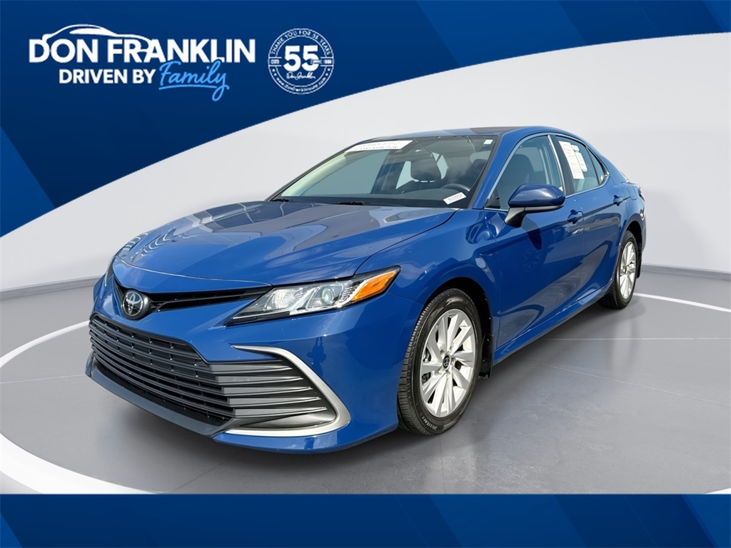 2024 Toyota Camry LE's photo