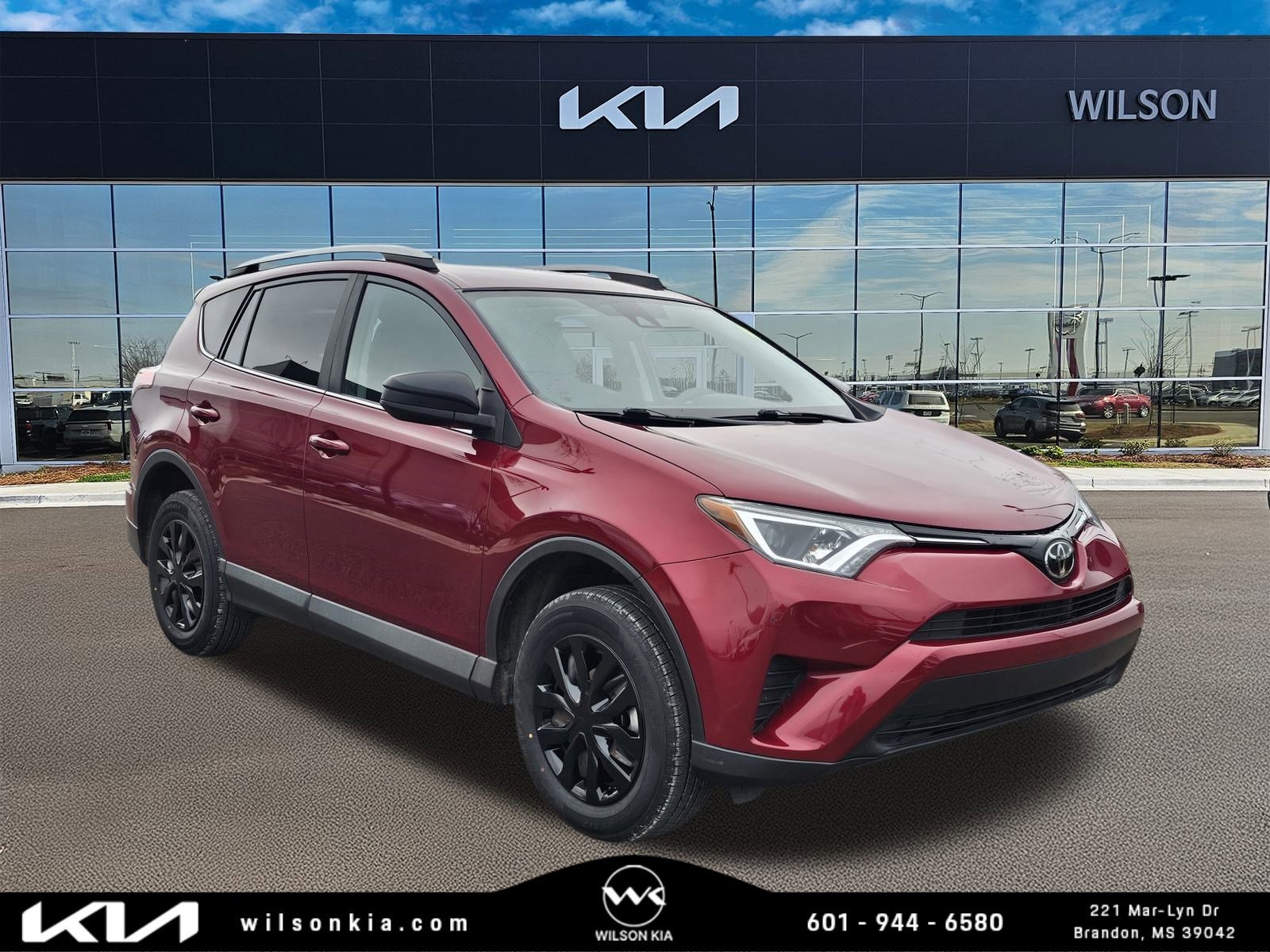 2018 Toyota RAV4 LE's photo