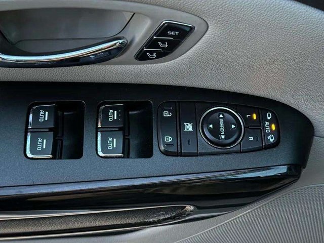 2020 Kia Sedona SX photo 16
