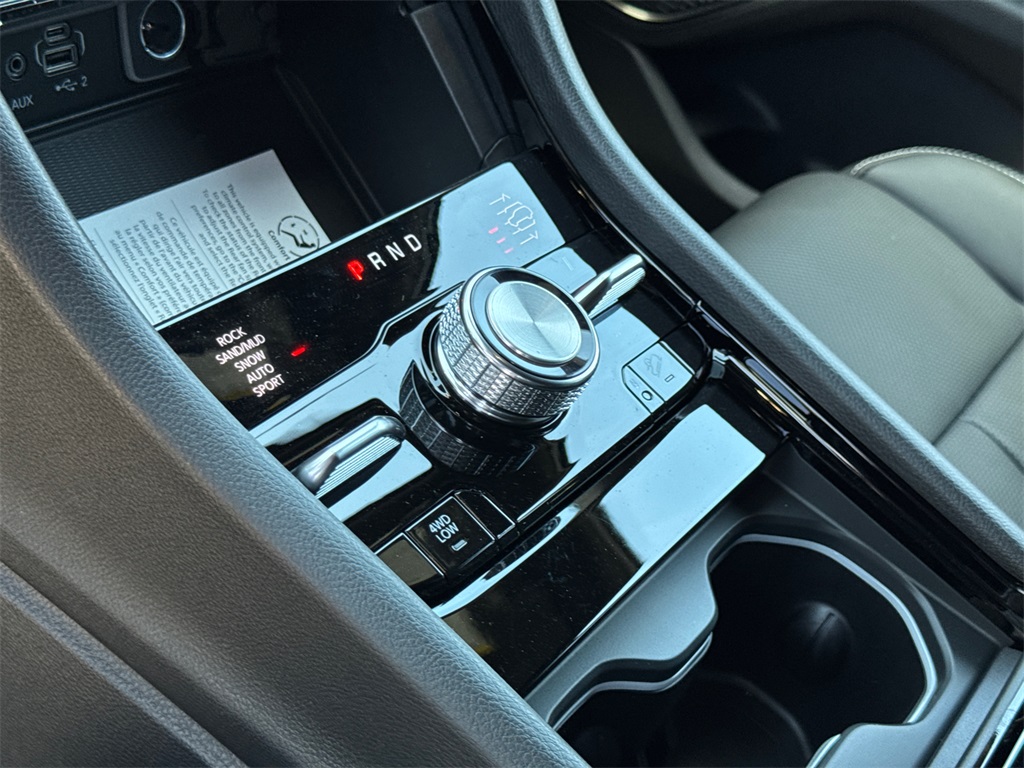 2025 Jeep Grand Cherokee Overland photo 23