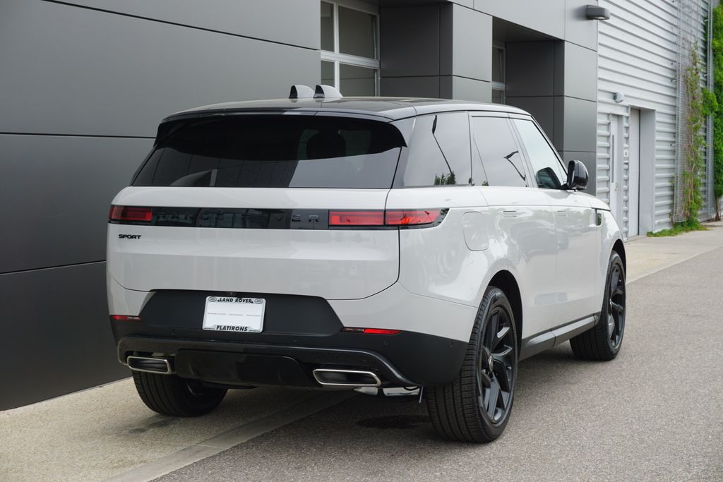 2025 Land Rover Range Rover Sport SE photo 2