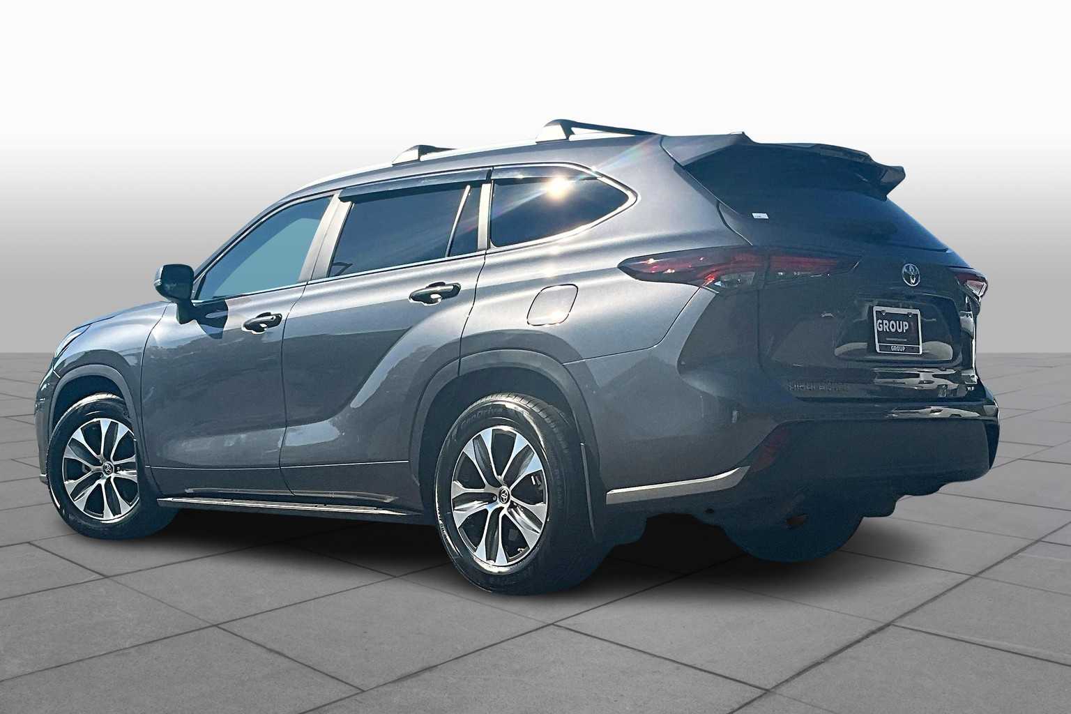 2024 Toyota Highlander XLE photo 11