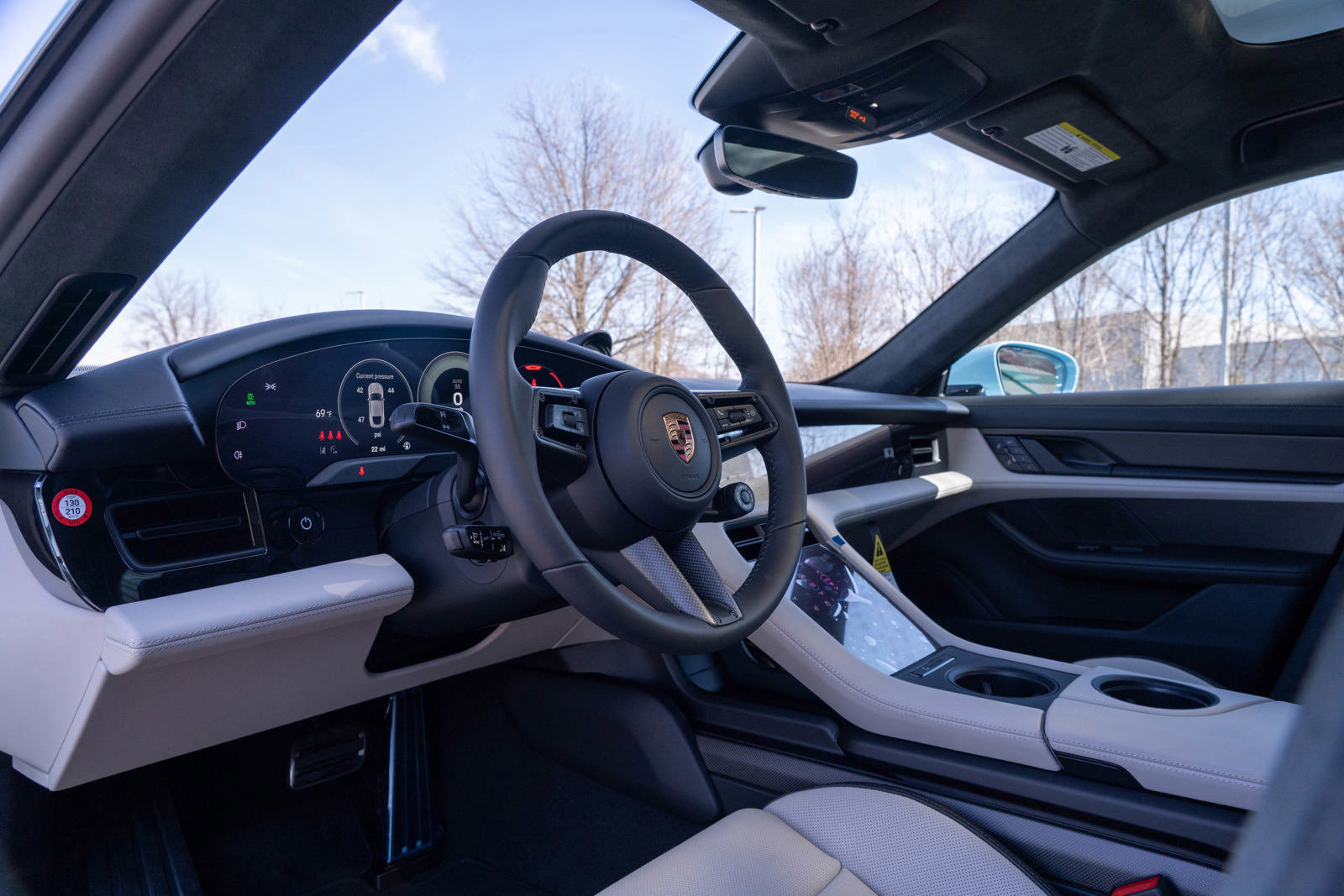 2025 Porsche Taycan GTS photo 4