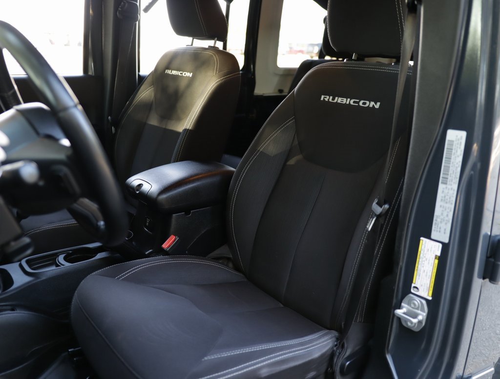 2016 Jeep Wrangler Unlimited Rubicon photo 22