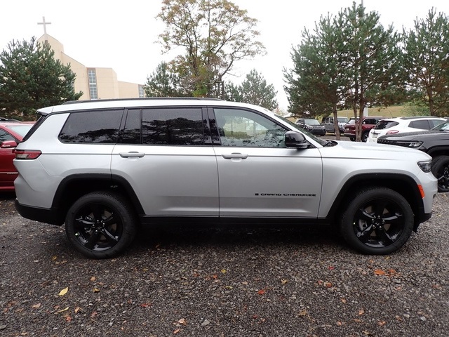 2025 Jeep Grand Cherokee Altitude X photo 4