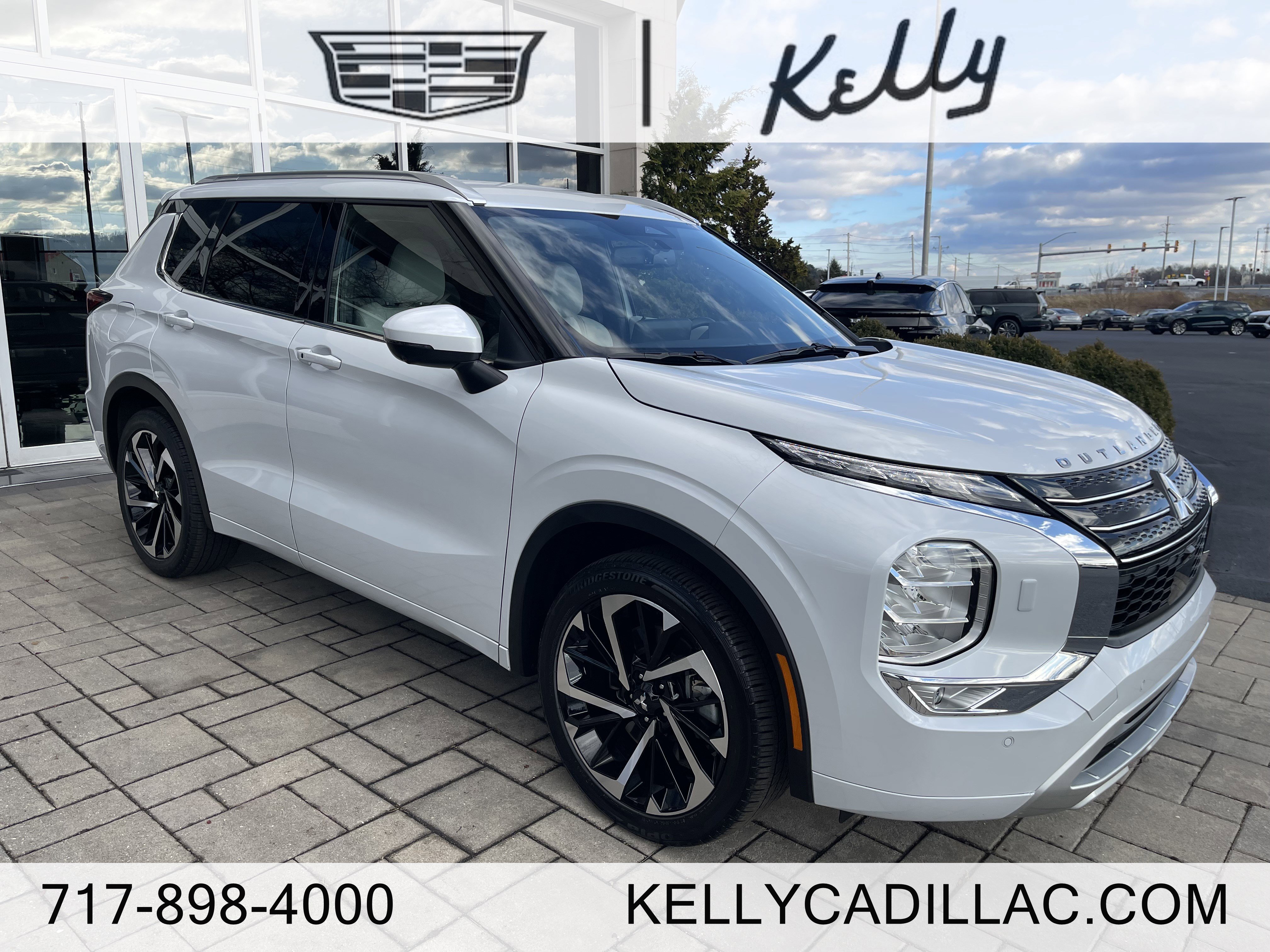 2023 Mitsubishi Outlander SEL's photo