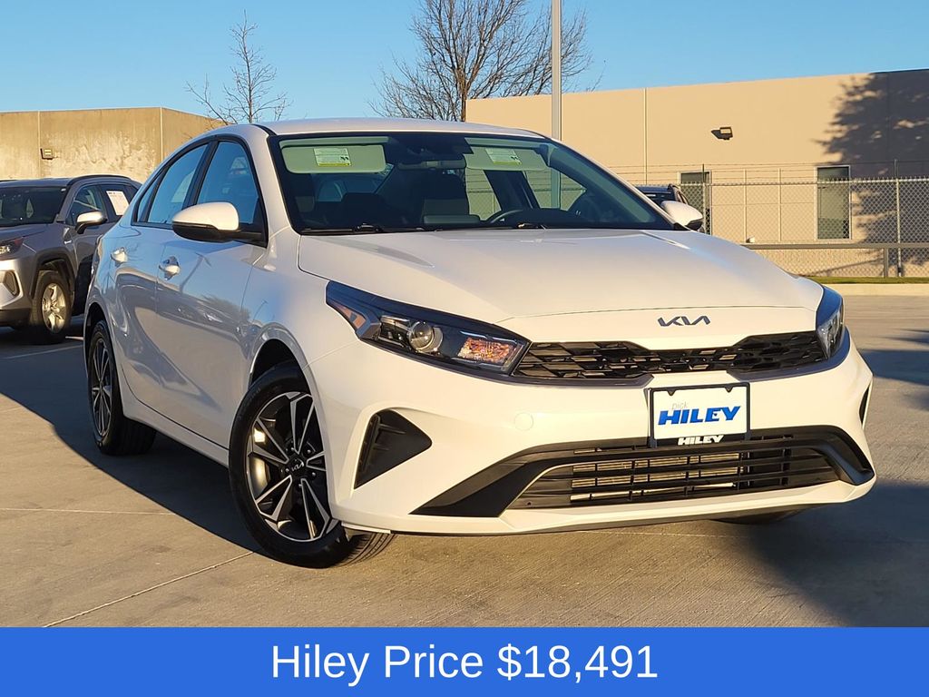 2024 Kia Forte LXS's photo