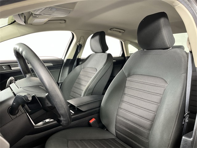 2019 Ford Fusion SE photo 3