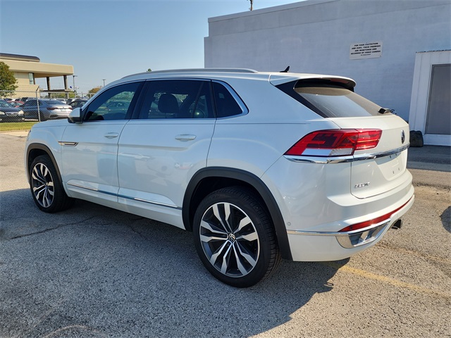 2022 Volkswagen Atlas Cross Sport V6 SEL Premium R-Line photo 3
