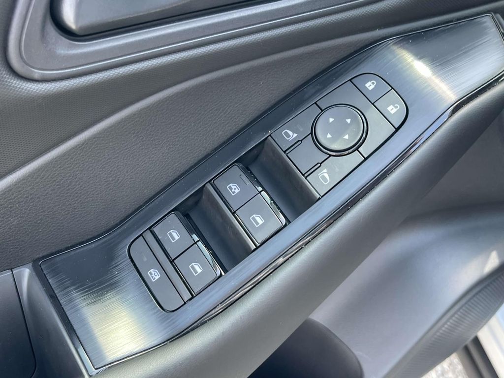 2025 Nissan Rogue S photo 13