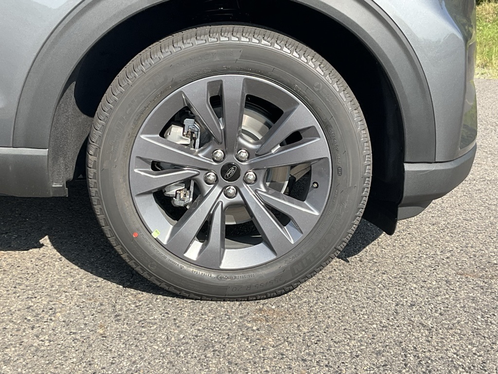 2025 Ford Explorer photo 23
