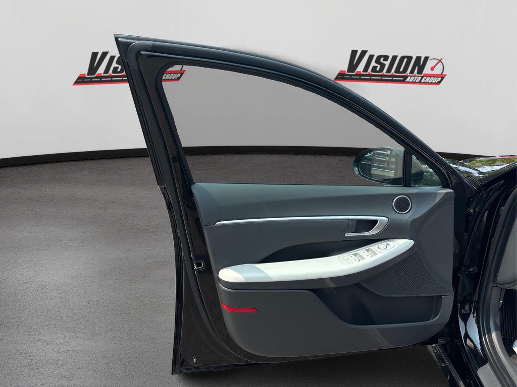 2024 Hyundai Sonata Hybrid SEL photo 16