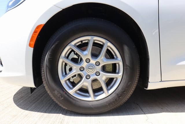 2025 Chrysler Pacifica photo 27