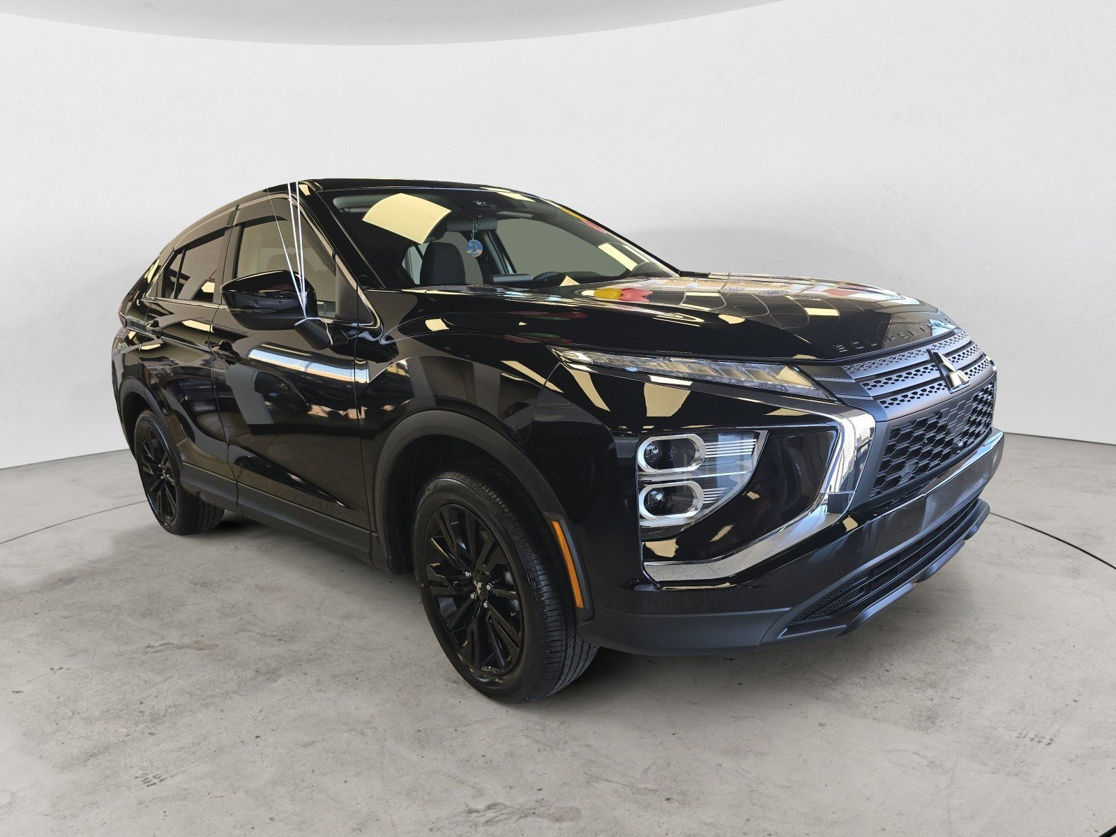 2026 Mitsubishi Eclipse Cross LE's photo