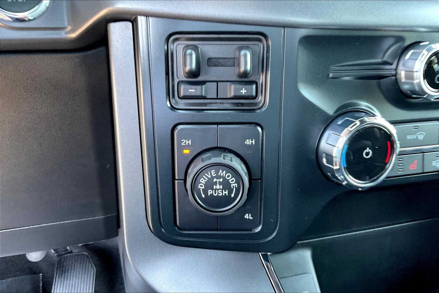 2025 Ford F-150 XLT photo 18