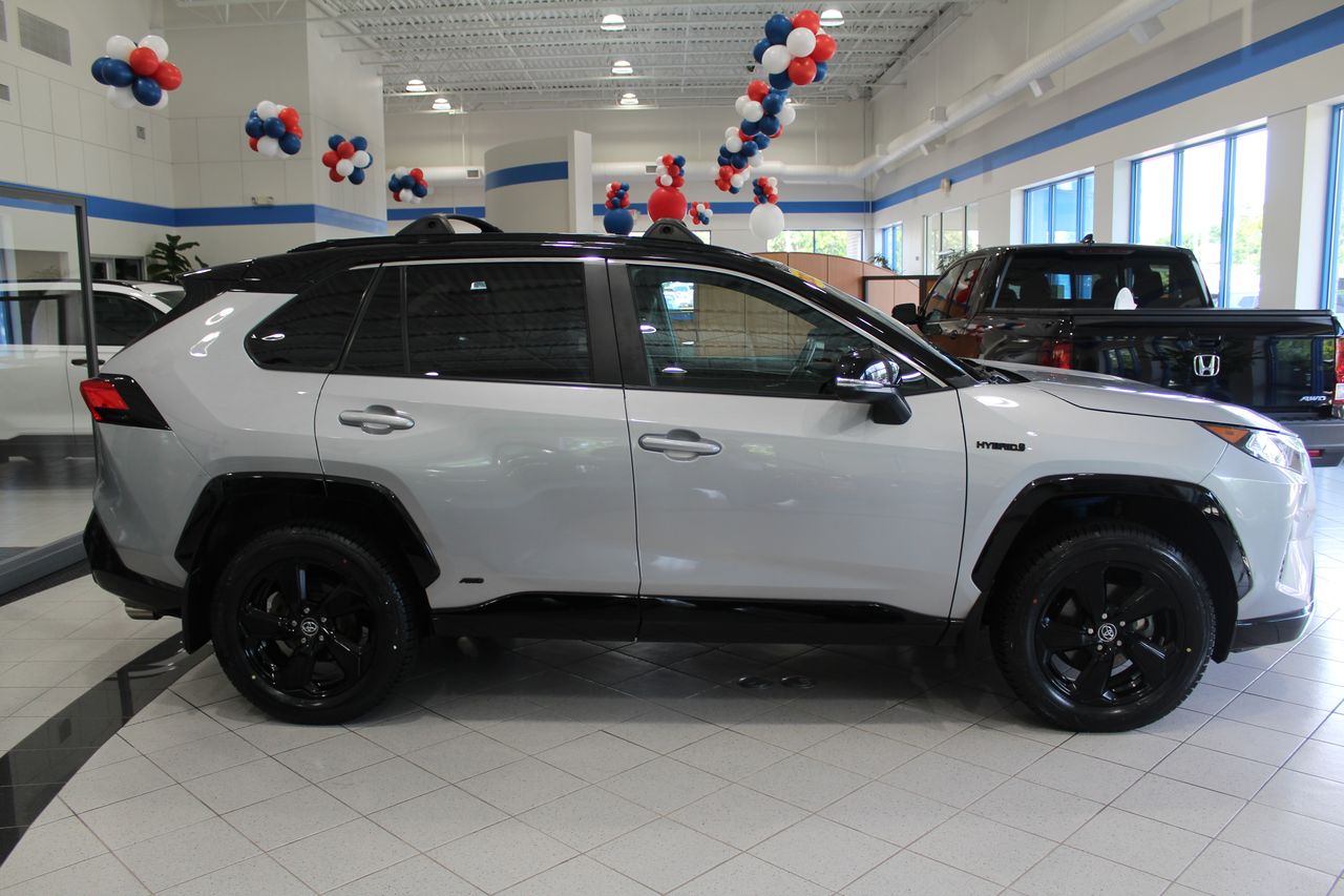 2021 Toyota RAV4 Hybrid XSE photo 4