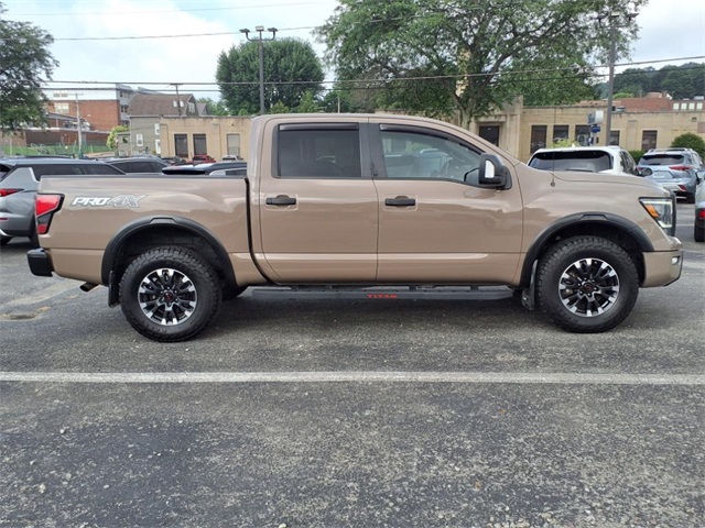 2021 Nissan Titan Crew Cab PRO-4X photo 2