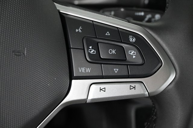 2025 Volkswagen Taos SE photo 8