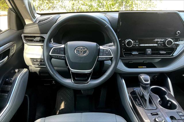 2023 Toyota Highlander Limited photo 5