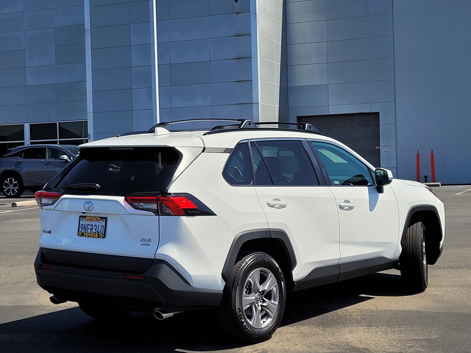 2024 Toyota RAV4 XLE photo 2