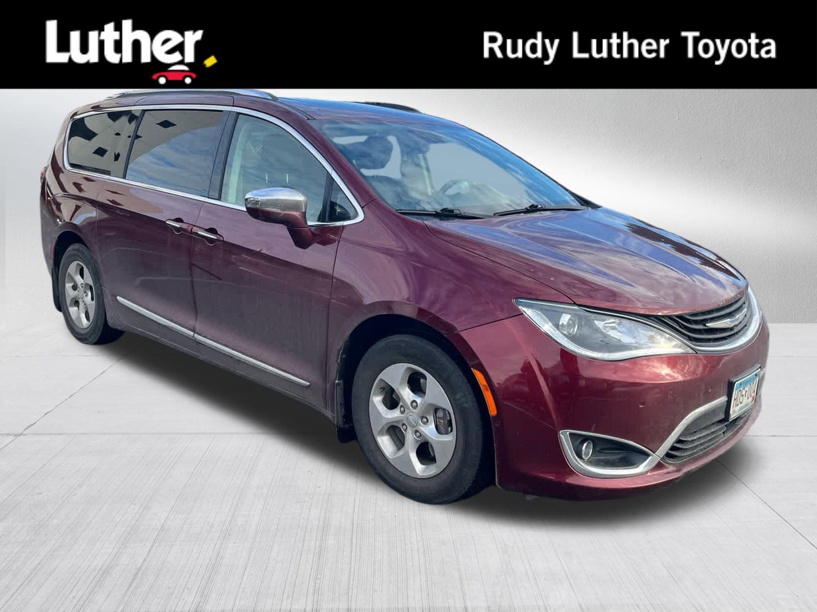 2018 Chrysler Pacifica Hybrid Limited's photo