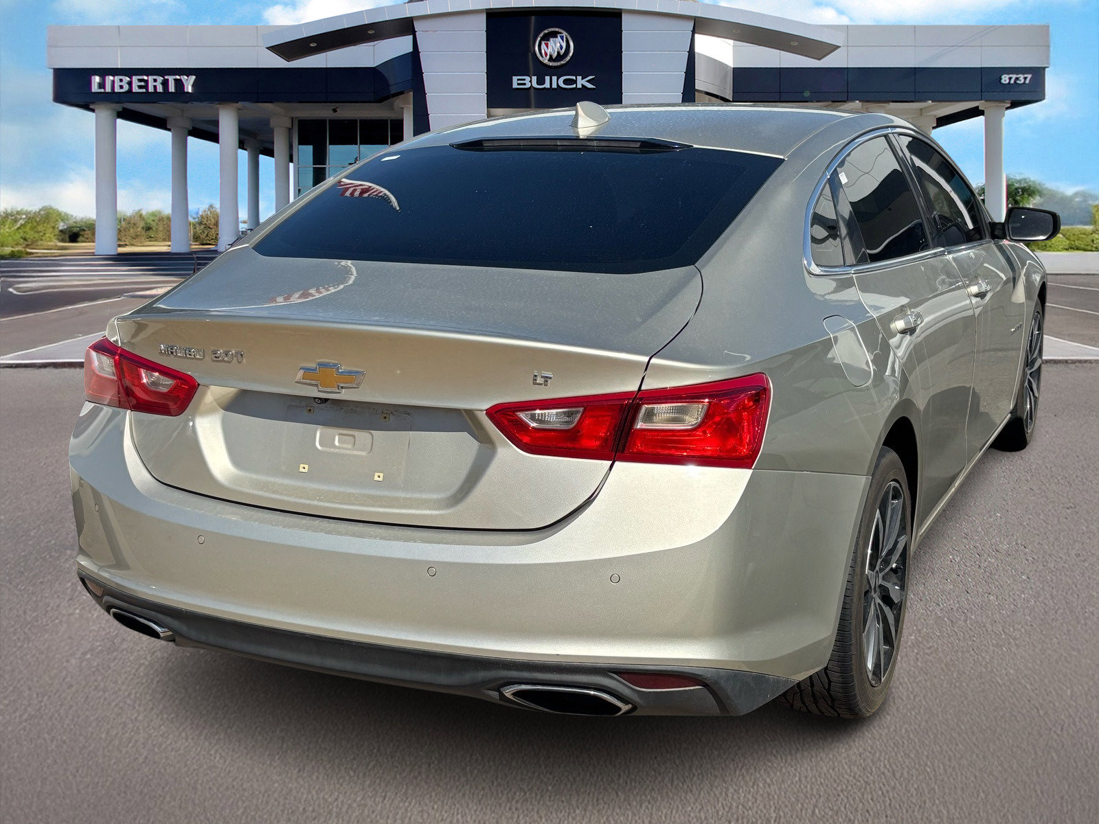 2016 Chevrolet Malibu 2LT photo 2