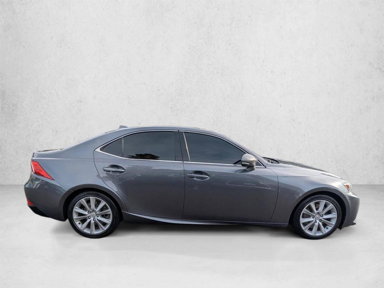 2016 Lexus IS 200t photo 4
