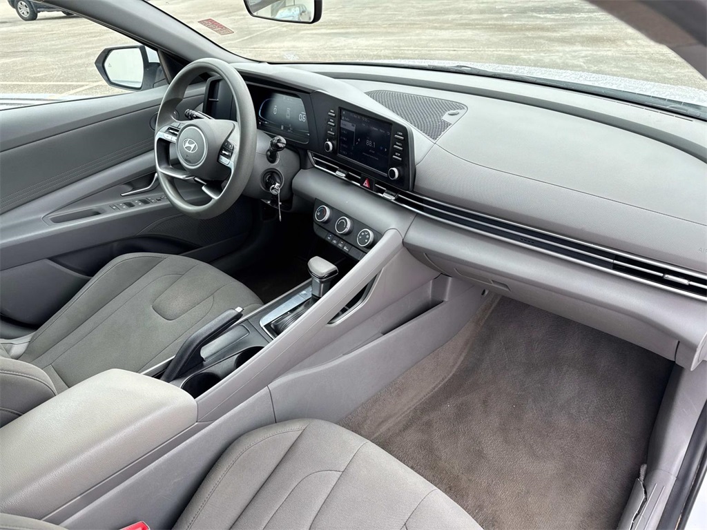 2024 Hyundai Elantra SE photo 9